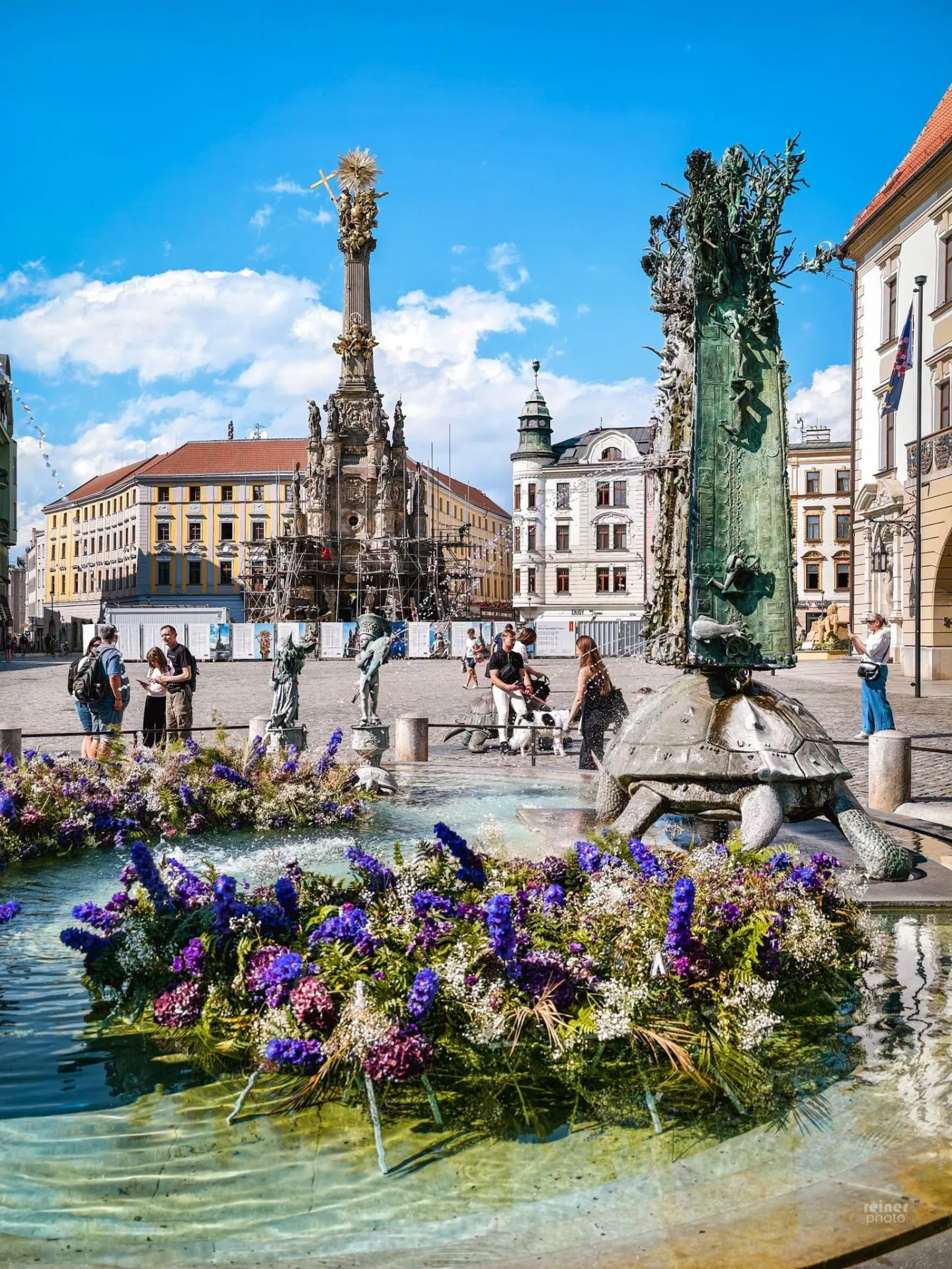 Z opraveného Sloupu Nejsvětější Trojice v Olomouci zmizelo lešení