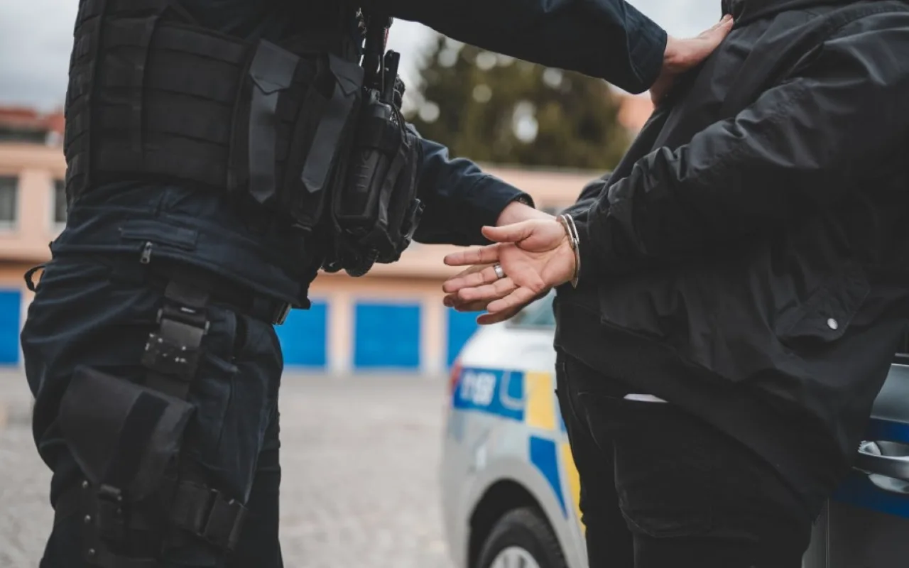VIDEO: Divoká policejní honička na Uničovsku. Řidiče zastavily až varovné výstřely