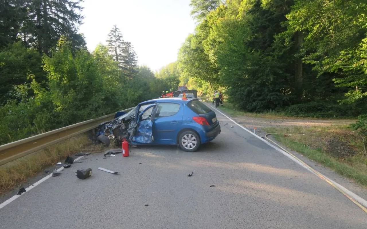 Hrozivá nehoda na Konicku: mladý řidič zkřížil cestu Avii, skončila na boku