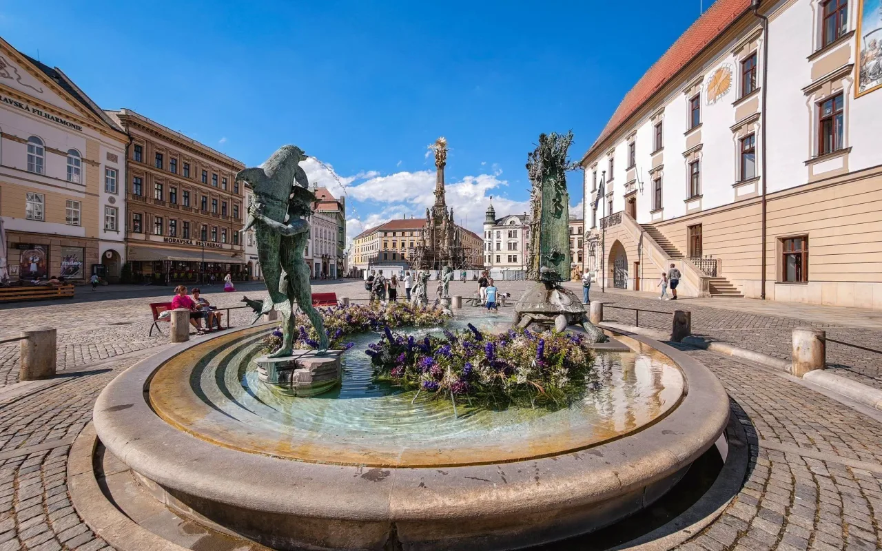 Sloup Nejsvětější Trojice je opět dominantou Olomouce. Lešení po dvou letech zmizelo