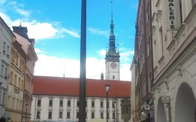 Lampa Urbanstar v krčku mezi Dolním a Horním náměstím. Foto. František Chatrný