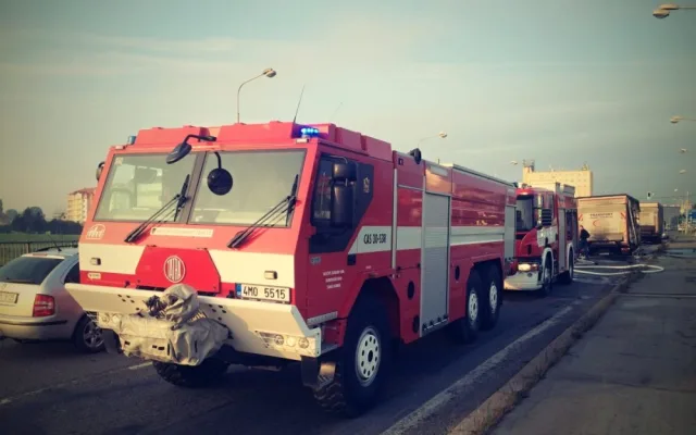20-9-10-2014-Pozar-privesu-nakladniho-vozidla-Olomouc-Velkomoravska-(27)