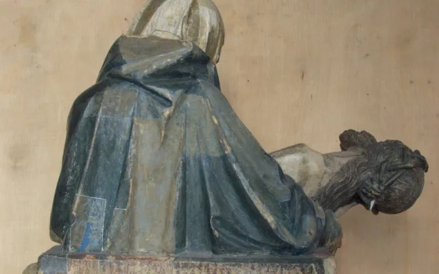 Sondy restaurátora Františka Sysla z roku 1999 doplněné odryvem přemaleb na první přemalbu modrým smaltem
