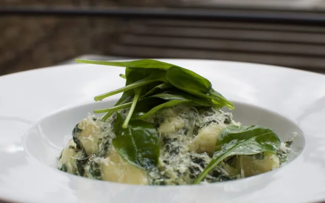 Domácí gnocchi se špenátem ricottou a parmazánem