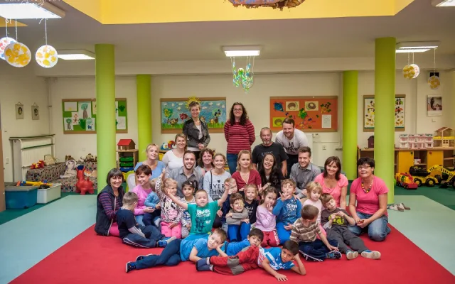 Přijďte si dát s Drbnou dobročinný punč, který pomůže sluchově postiženým dětem z Olomouce