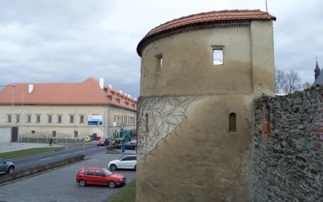 Drbna historička: Řekni, kde ty hradby jsou?