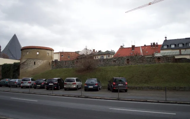 Drbna historička: Řekni, kde ty hradby jsou?