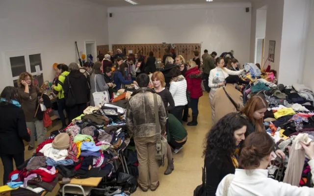 Olomoučtí studenti pořádají dobročinný bleší trh. Darováním předmětu přispějete na dobrou věc