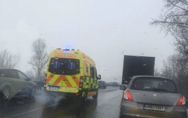 #drbnohled od Simony: Tři hodiny v zácpě. Takto dnes vypadala situace na dálnici u Prostějova