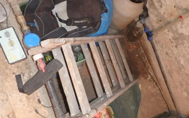 Hasiči z Litovle zachraňovali labradora ze sklepní šachty
