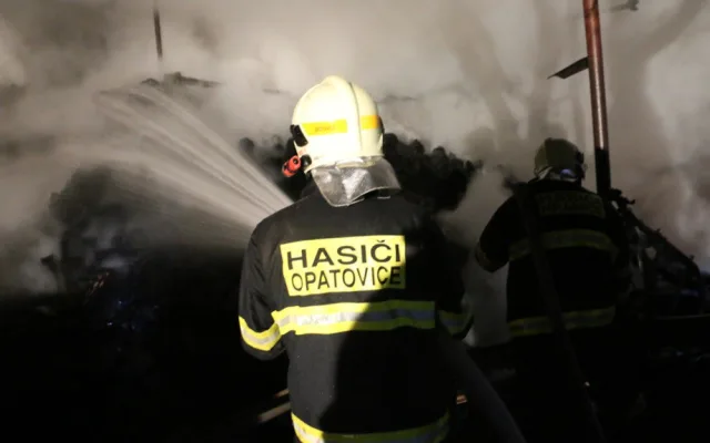 VIDEO: V Miloticích hořel statek, požár hasiči likvidovali několik hodin
