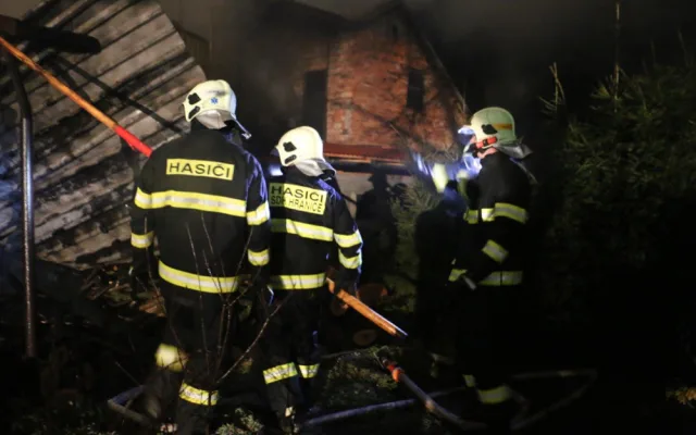 VIDEO: V Miloticích hořel statek, požár hasiči likvidovali několik hodin