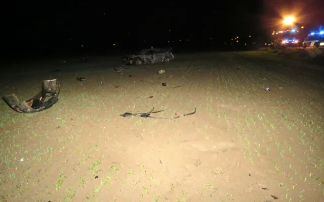 Opilý muž nezvládl u Sudkova své auto, s těžkými zraněními byl převezen do nemocnice