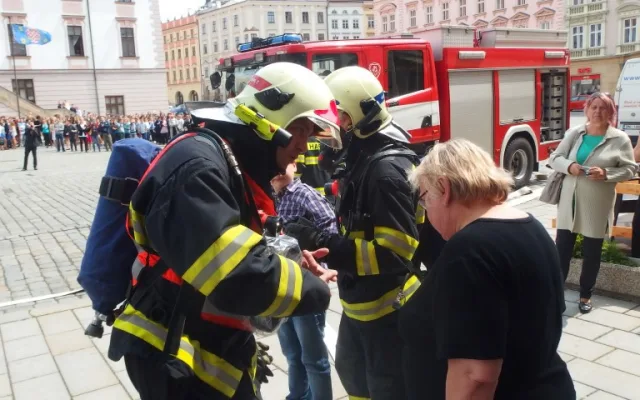 FOTO: Hasiči si dnes dopoledne nacvičovali v Moravském divadle evakuaci zaplněného hlediště
