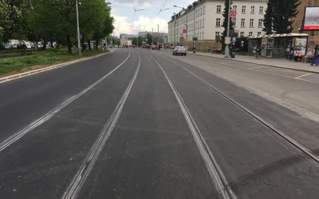 Uzavírka je u konce, úderem jedné hodiny po poledni projedete úsekem Tržnice – Okresní soud