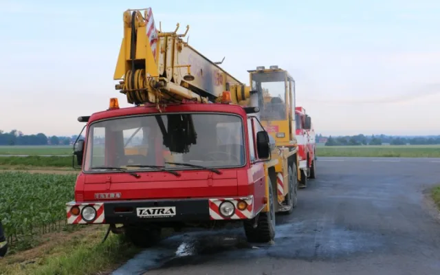 Čerstvé video od hasičů, požár jeřábu zvládli uhasit do patnácti minut