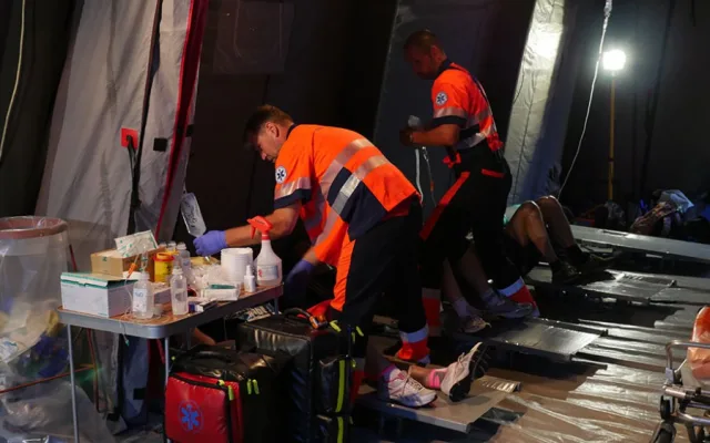 VIDEO: Během půlmaratonu záchranáři ošetřili přes sto závodníků, třetina skončila v nemocnici