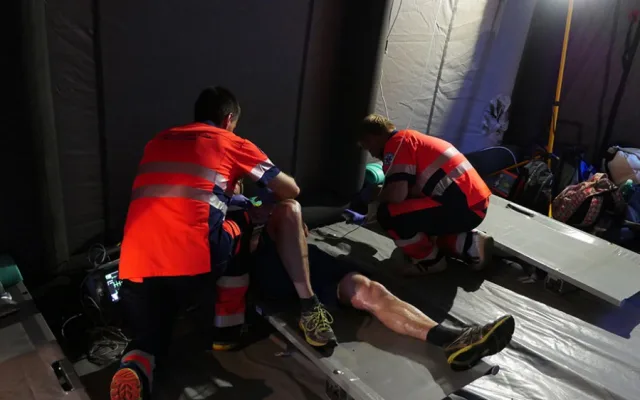 VIDEO: Během půlmaratonu záchranáři ošetřili přes sto závodníků, třetina skončila v nemocnici