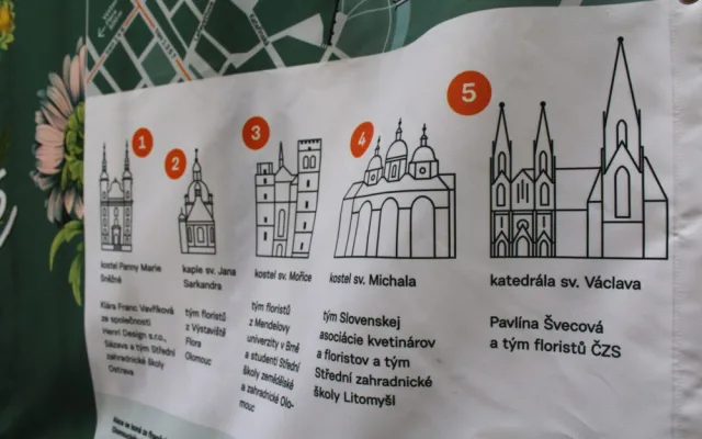 FOTOGALERIE: Olomoucké památky rozkvetly květinami, podívejte se na tu krásu