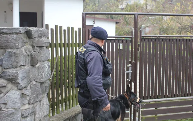Policisté kontrolovali chatoviště. Na lístku nechávali rady chatařům, jak zabezpečit svůj majetek