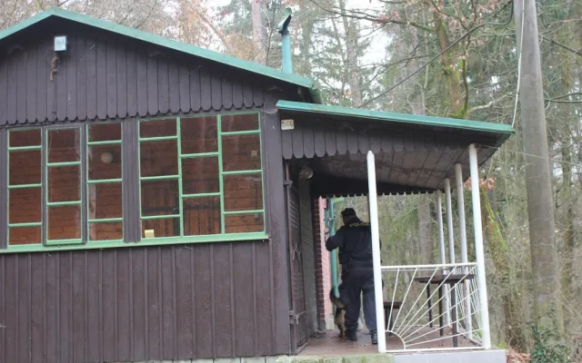 Policisté kontrolovali chatoviště. Na lístku nechávali rady chatařům, jak zabezpečit svůj majetek
