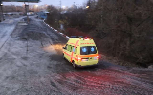 VIDEO: Řidiči sanitních vozů trénovali jejich řízení za ztížených podmínek