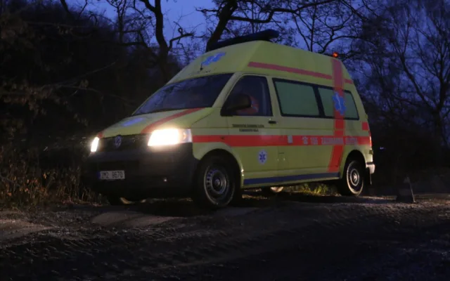 VIDEO: Řidiči sanitních vozů trénovali jejich řízení za ztížených podmínek