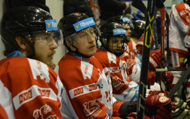 Mora dlouho bojovala o postup do předkola play-off. Vítězství v nájezdech ale bylo málo
