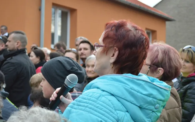 FOTO: Návštěva prezidenta v Hněvotíně potěšila všechny místní kromě dvou odpůrců