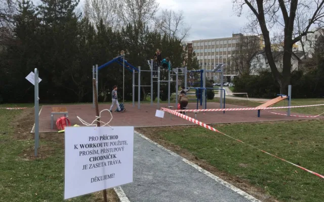 V Čechových sadech nově vzniklo workoutové hřiště