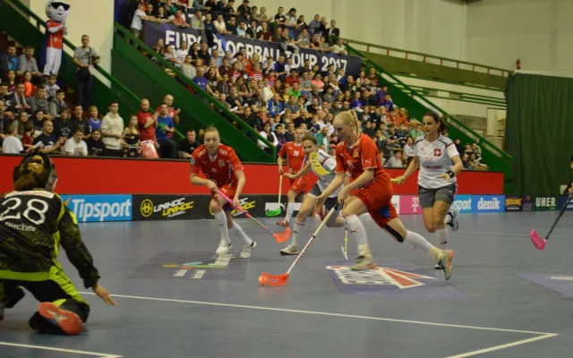 FOTO: První den EFT v Olomouci - Švýcarky otočily zápas s Českem. Švédky přestřílely Finky