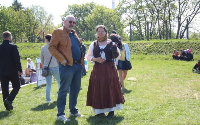 FOTO: Korunní pevnůstka rozkvetla láskou. Májové slavnosti se v krásném počasí opravdu vydařily