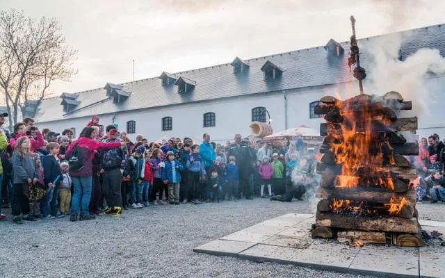 FOTO: Na Korunní pevnůstce v Olomouci se to hemžilo čarodějnicemi. O zábavu nebyla nouze!