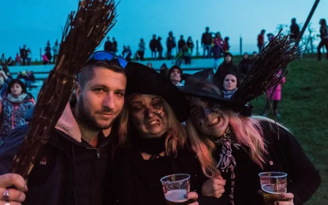 FOTO: Na Korunní pevnůstce v Olomouci se to hemžilo čarodějnicemi. O zábavu nebyla nouze!