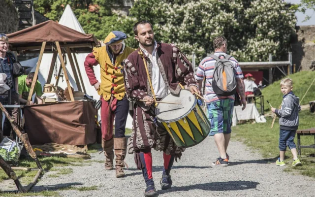 Helfštýn obsadí vojáci, gladiátoři i urození rytíři. Bude se tam konat velký festival vojenské historie