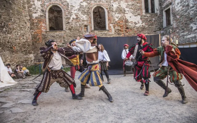 Helfštýn obsadí vojáci, gladiátoři i urození rytíři. Bude se tam konat velký festival vojenské historie