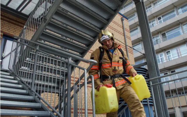 Olomoucký hasič Michal Přecechtěl vybojoval druhé místo v mezinárodní soutěži Toughest Firefighter Alive