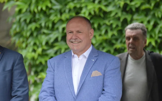FOTO: Rektor UP Miller a bývalý rektor Jařab slavnostně odhalili ve zbrojnici Lavičku Václava Havla