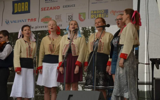 FOTO: Pivo teklo proudem. Pivovarské slavnosti oživily Lhotu pod Kosířem