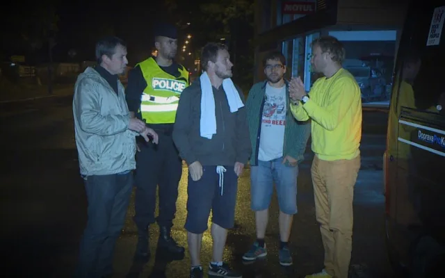 FOTO: Dodávka kapely Wohnout se při cestě z Benátské! střetla s autobusem