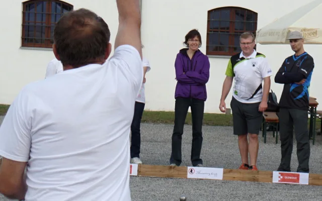 FOTO: Na Korunní pevnůstce se odehrál desátý ročník Mozartových koulí. V pétanque se utkalo 37 soupeřů