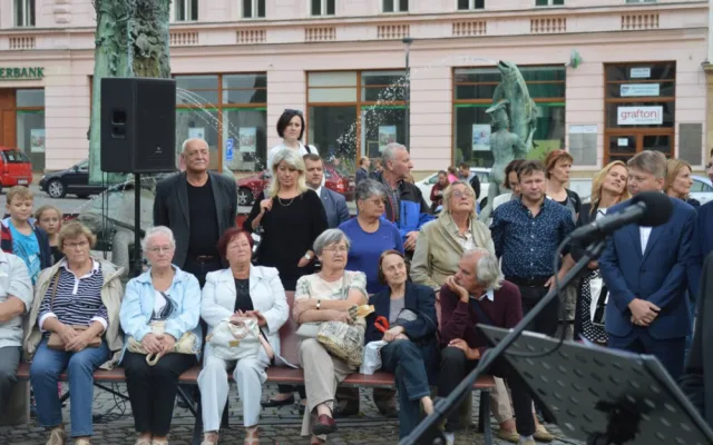 FOTOGALERIE: Pítko na Horním náměstí je už v provozu. Osvěžte se v centru Olomouce