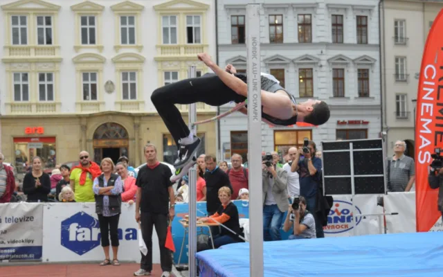 FOTOGALERIE: Dvanáctý ročník Hanácké laťky na Horním náměstí tentokrát Bába nevyhrál