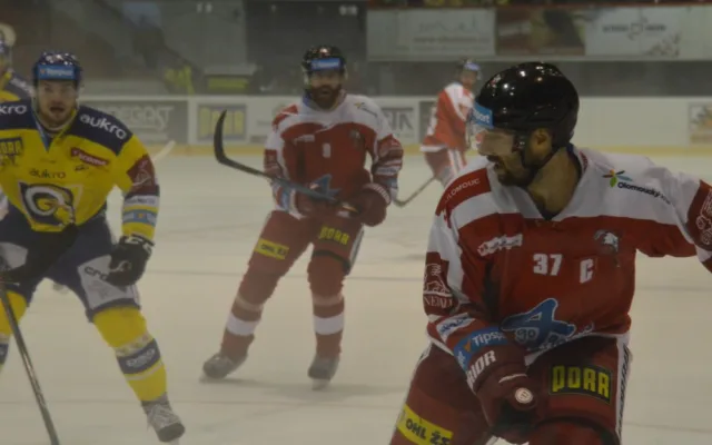 FOTOGALERIE: Poslední Berani porazili Kohouty v prodloužení 4:3