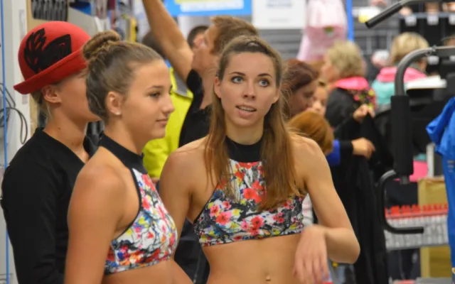 FOTOGALERIE: Decathlon o víkendu ožil tancem. K vidění byl pole dance i taneční workshop