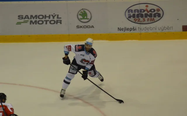 FOTOGALERIE: Olomoučtí hokejisté rozstříleli Piráty z Chomutova 5:2