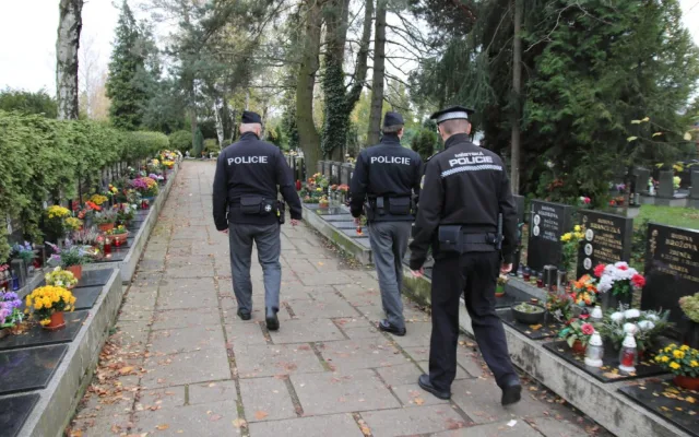 Policisté se o dušičkách zaměřili na řidiče, udělili pokuty za šedesát tisíc korun