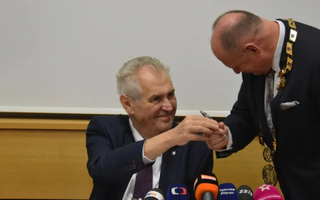 FOTOGALERIE: Zeman přijel do Olomouce. Vládu se podle něj podaří sestavit ve druhém kole