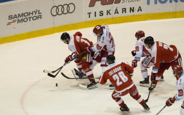 FOTOGALERIE: Braňo Konrád si připsal šestou nulu. Mora smetla Třinec 4:0