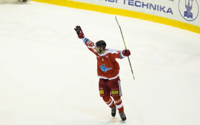 FOTOGALERIE: Braňo Konrád si připsal šestou nulu. Mora smetla Třinec 4:0
